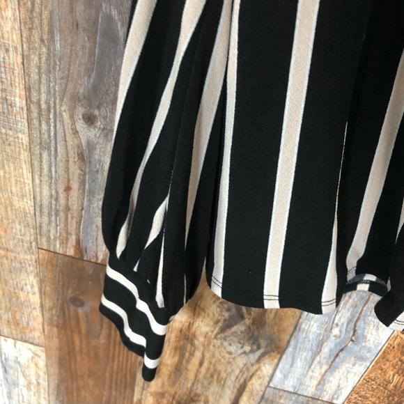 ADRIANNA PAPELL Striped Blouse. Large. - Picture 4 of 6